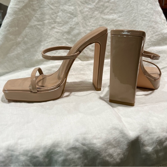 NWOT White Summer 5” Strappy Heels Sz 6 - Picture 3 of 3